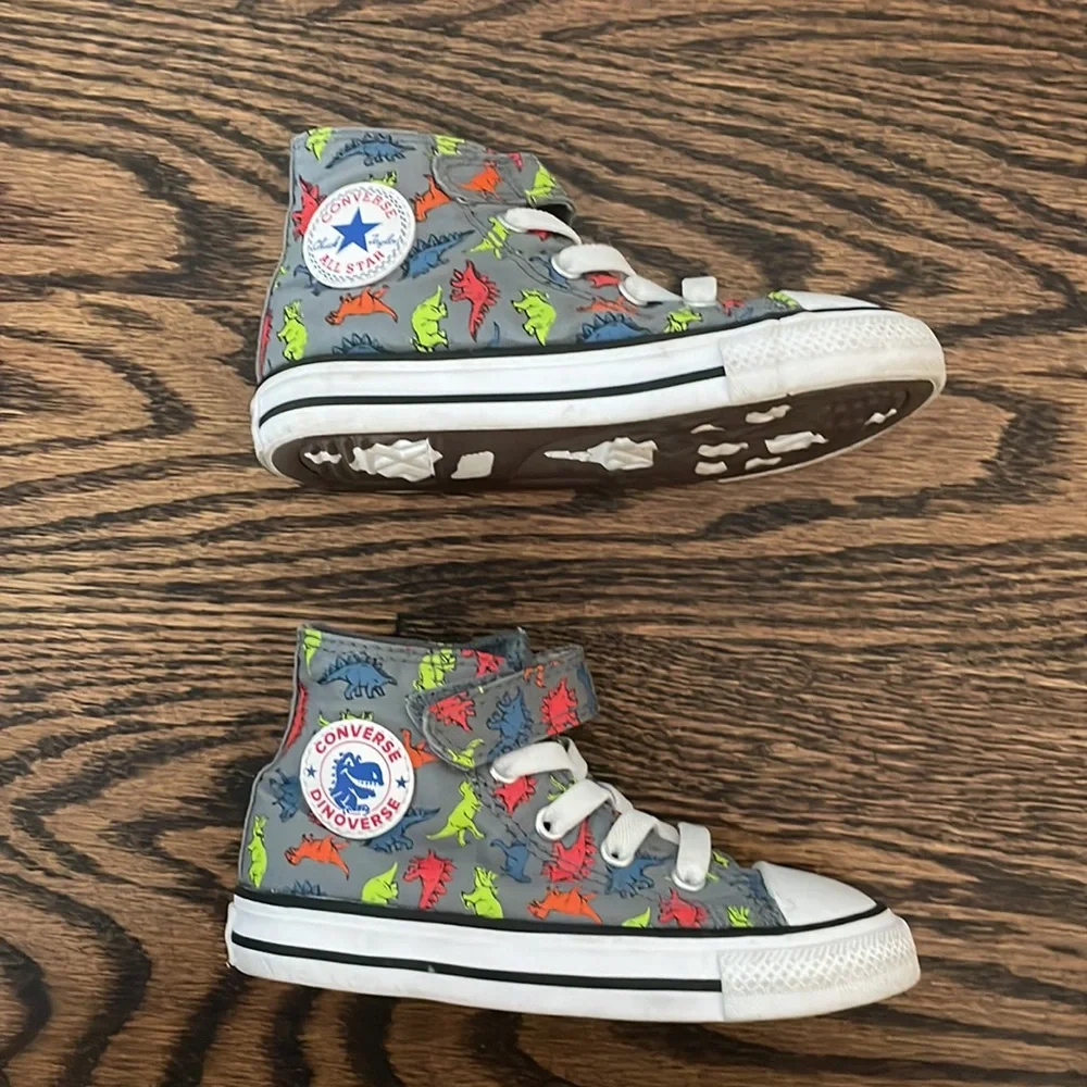 Converse Dinoverse Dinosaur Chuck Taylor toddler size 8
